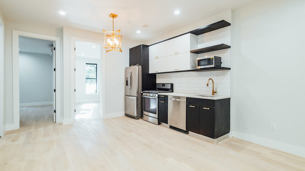 86 Clinton Ave - Photo 0