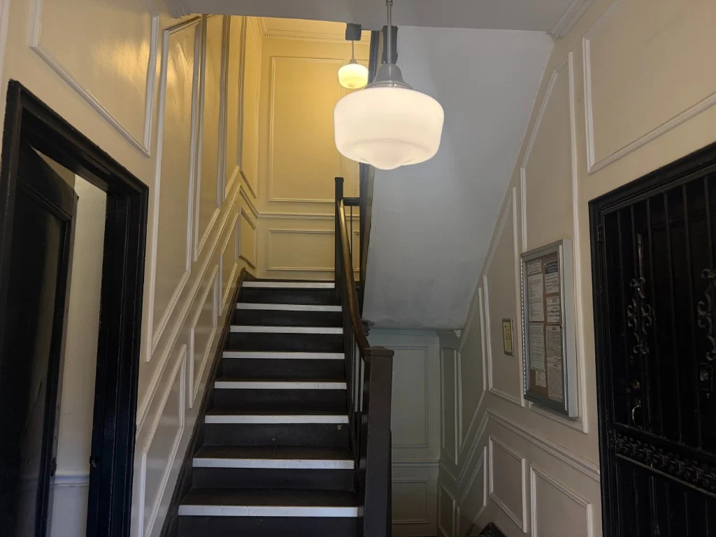 358 West 51st Street Room CE (SRO) - Photo 4
