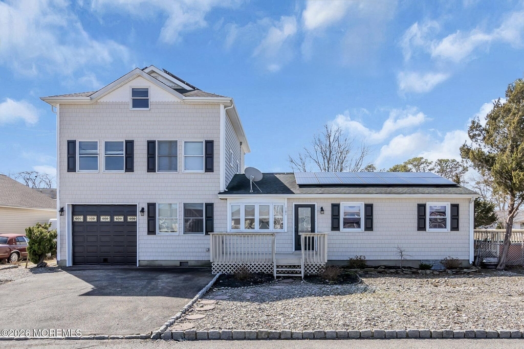 101 Clearwater Drive - Photo 0