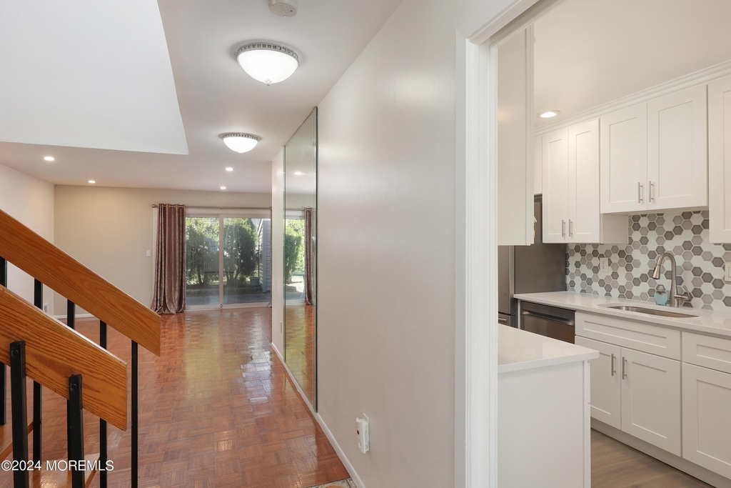 2 Elizabeth Court - Photo 8