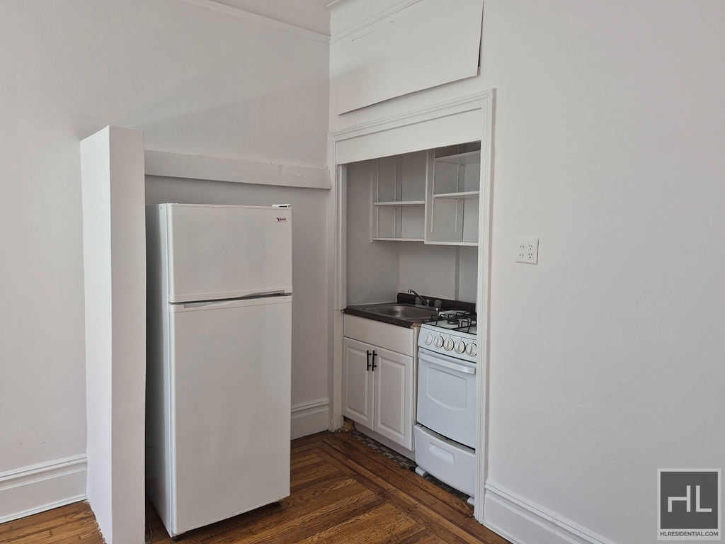 East 87 Street - Photo 2