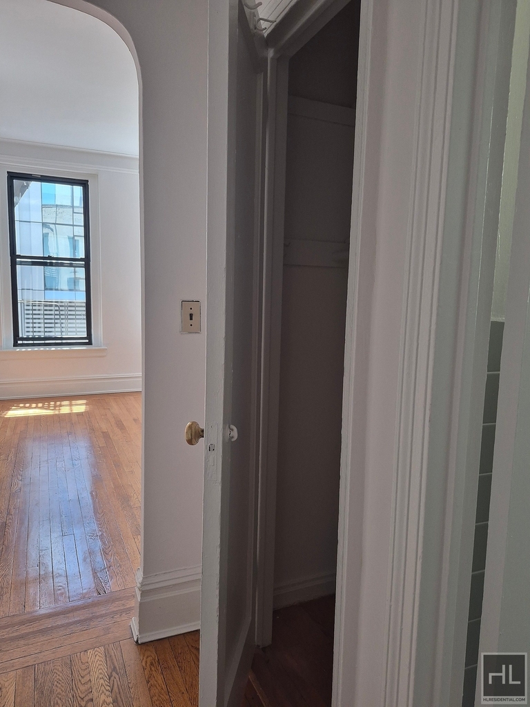 East 87 Street - Photo 5