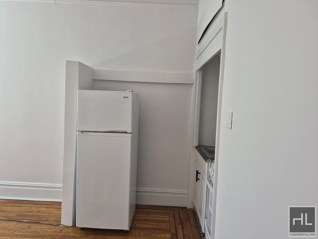 East 87 Street - Photo 3