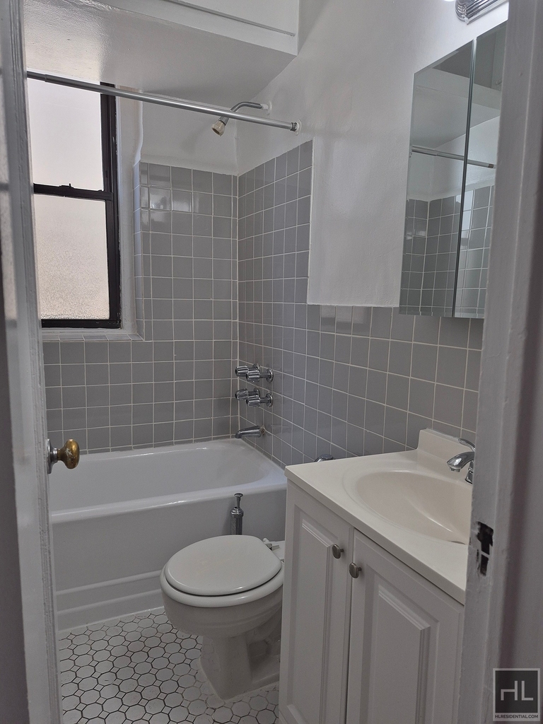East 87 Street - Photo 4