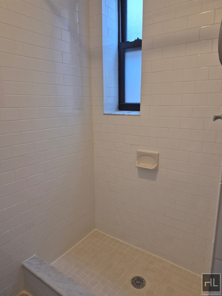 East 87 Street - Photo 5