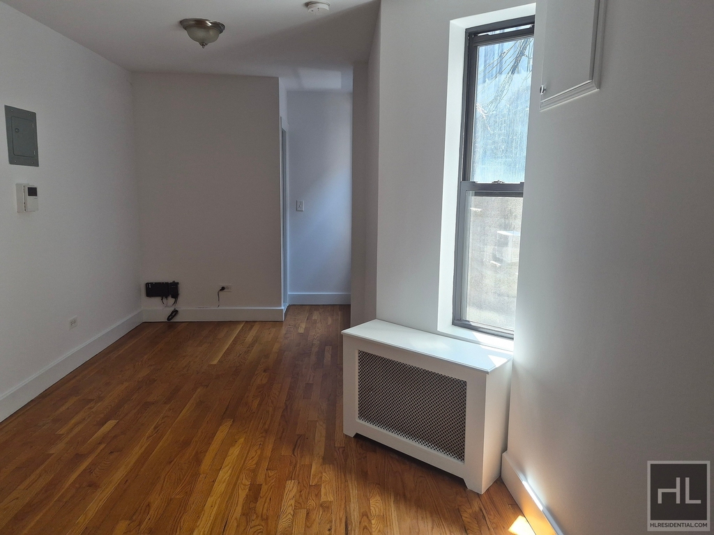East 87 Street - Photo 1