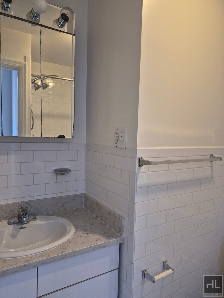East 87 Street - Photo 4