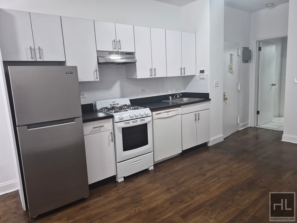 East 89th Street - Photo 2