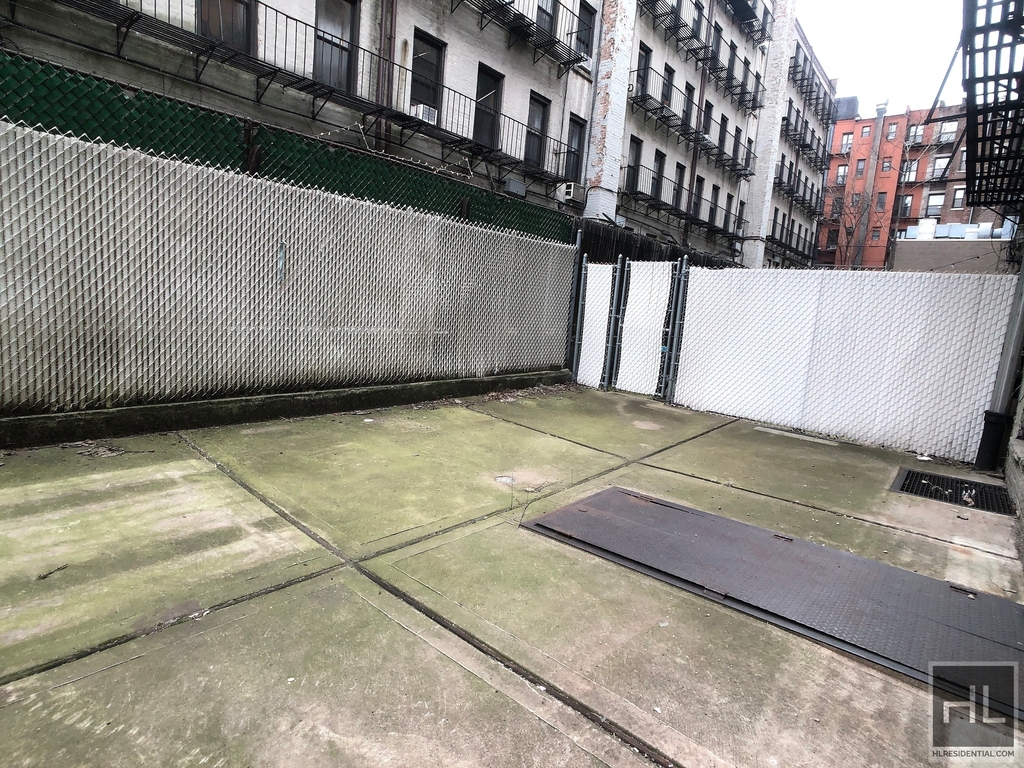 East 89th Street - Photo 6