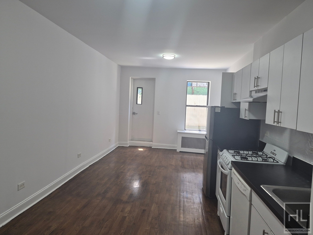 East 89th Street - Photo 1