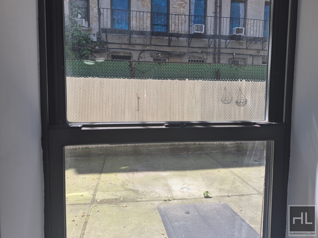 East 89th Street - Photo 4