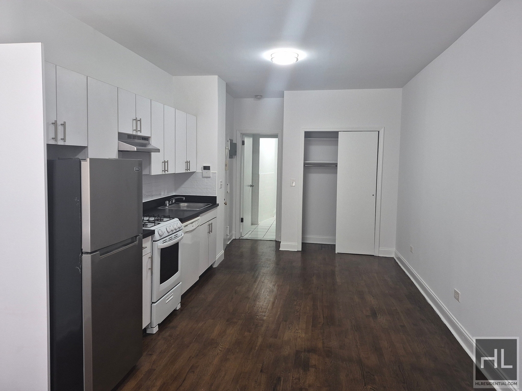 East 89th Street - Photo 0