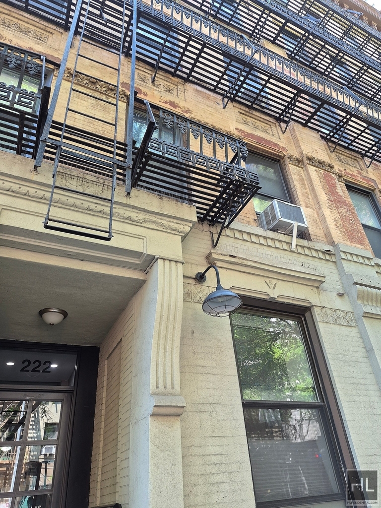 East 89th Street - Photo 8