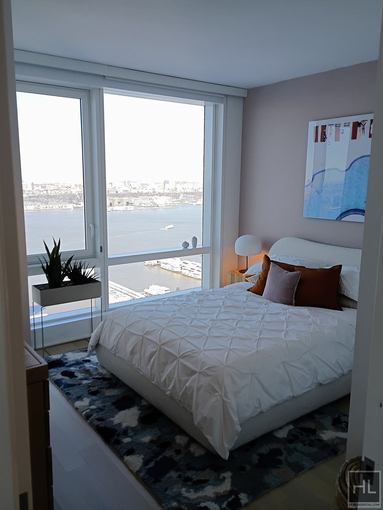 West 38th Street - Photo 4