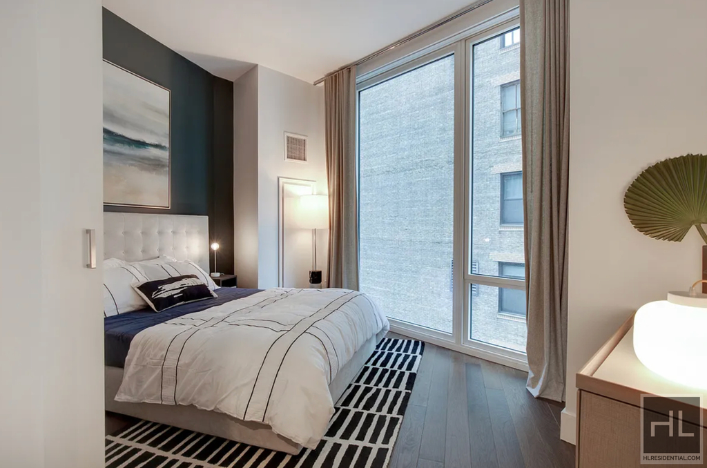 East 44th Street - Photo 0