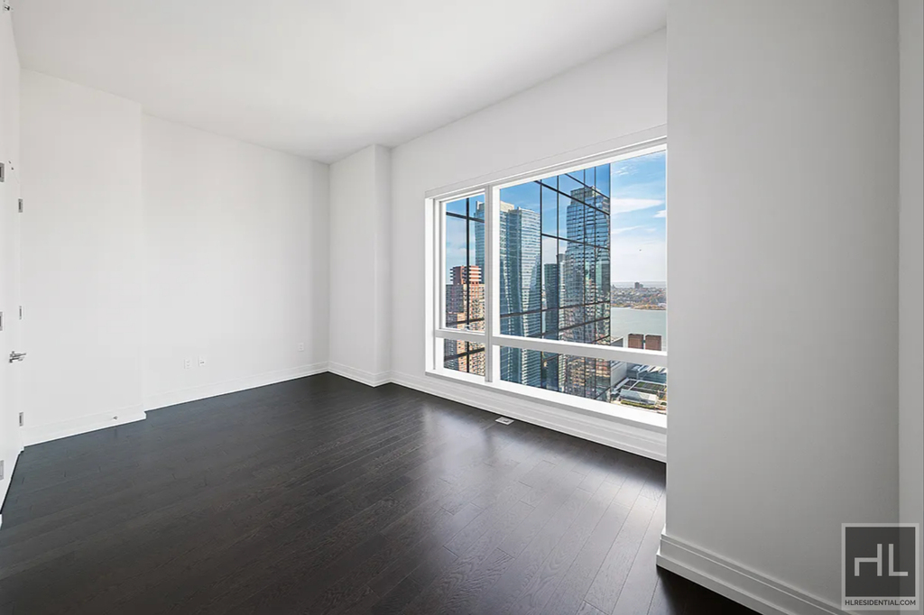 10th Avenue - Photo 4