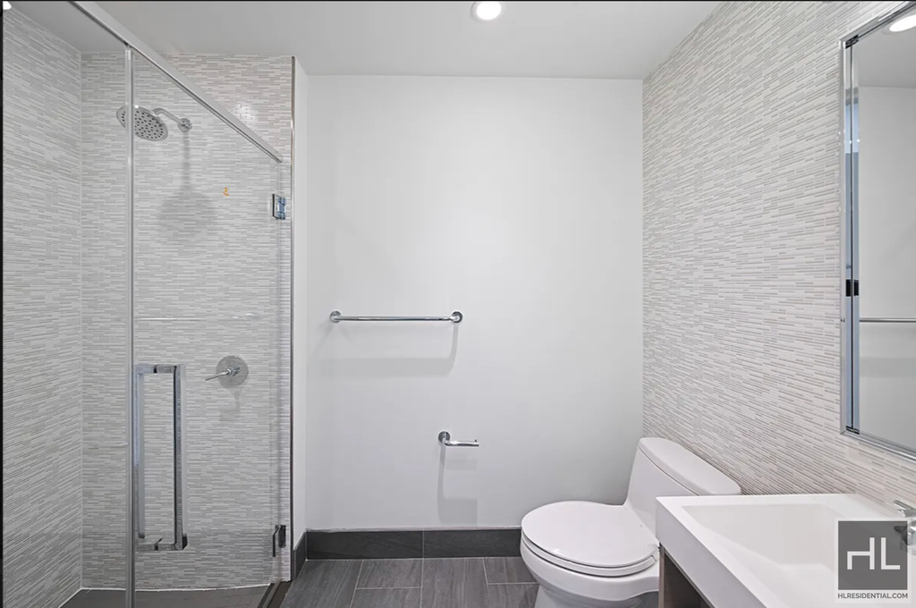 10th Avenue - Photo 5