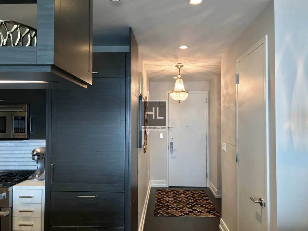 10th Avenue - Photo 2