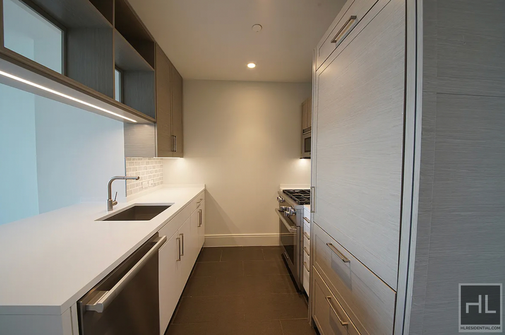 10th Avenue - Photo 10
