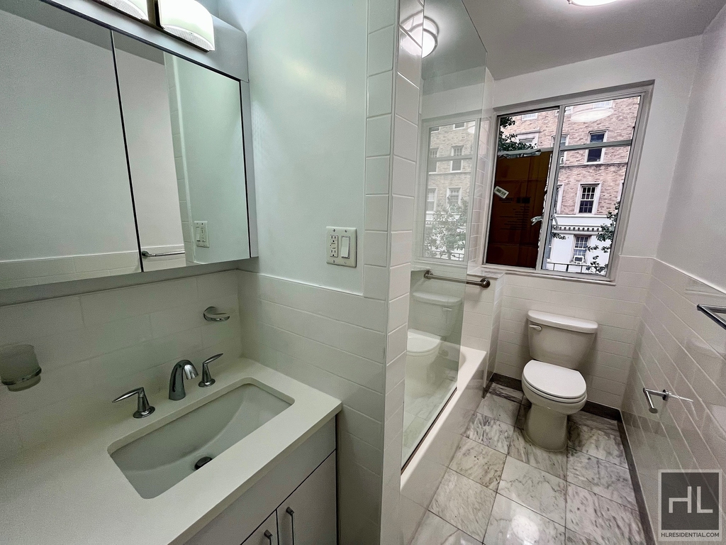Fifth Avenue - Photo 5