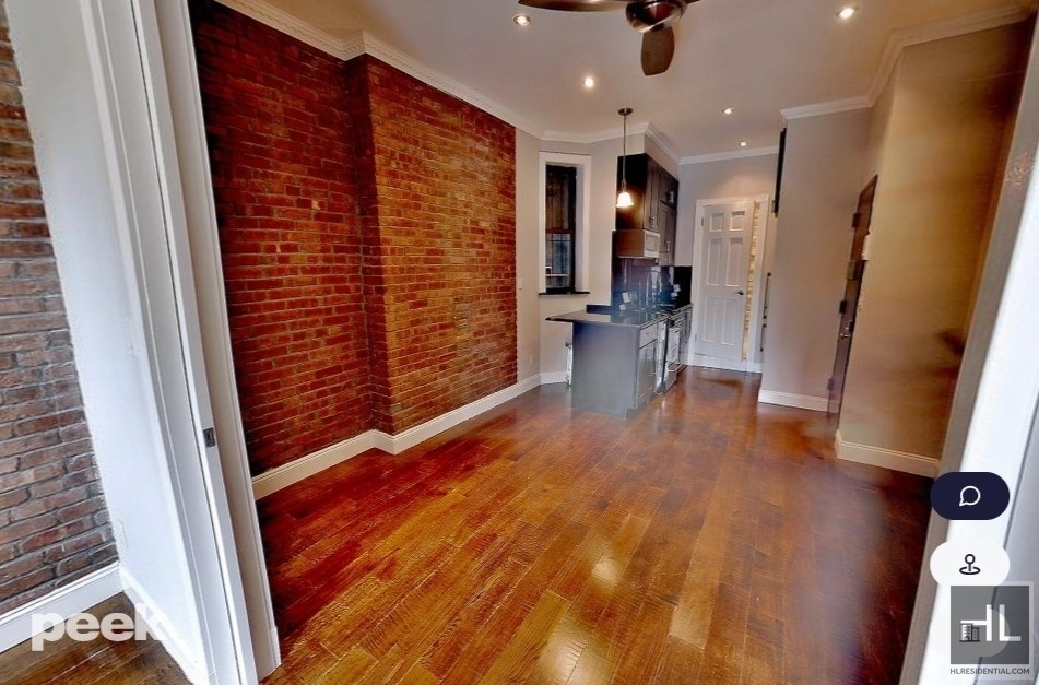Tenth Avenue - Photo 2