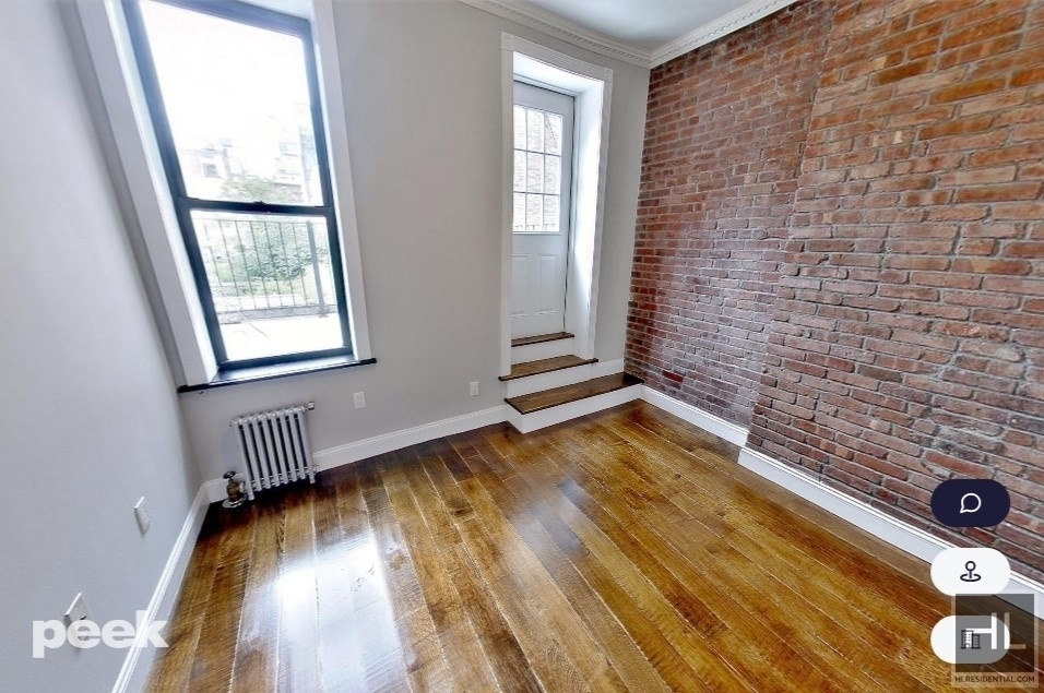 Tenth Avenue - Photo 1