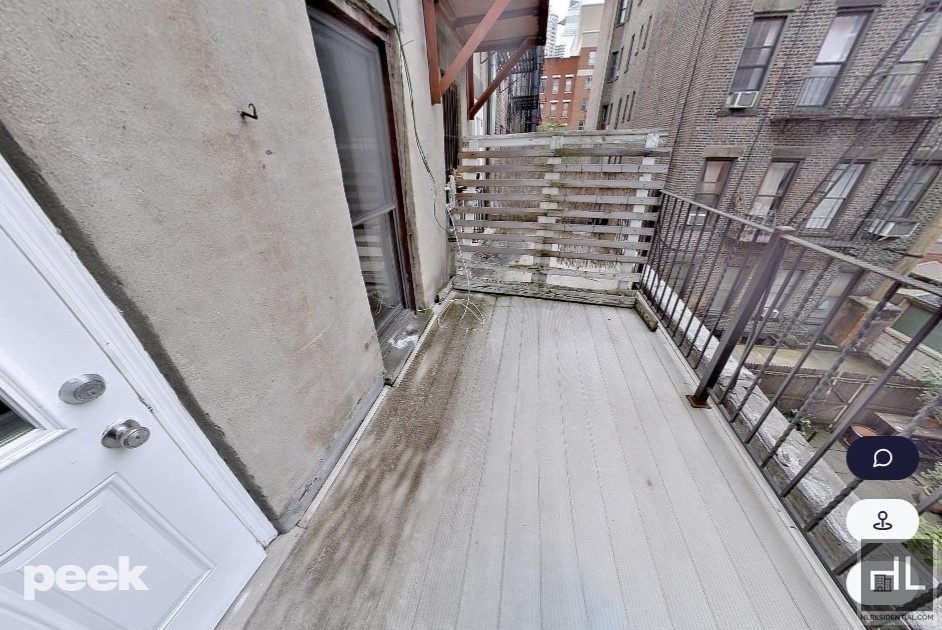 Tenth Avenue - Photo 4