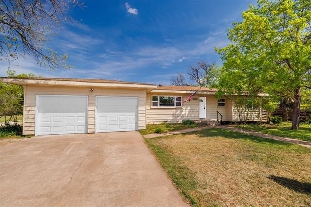 2929 Sayles Boulevard - Photo 1