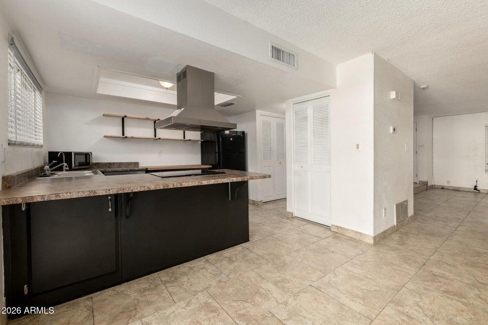 3109 W Harmont Drive - Photo 2