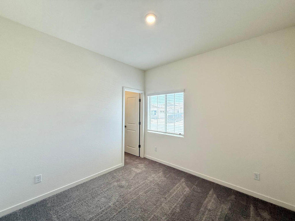 634 W Red Hawk Court - Photo 12