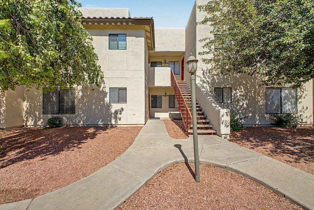750 E Northern Avenue - Photo 1