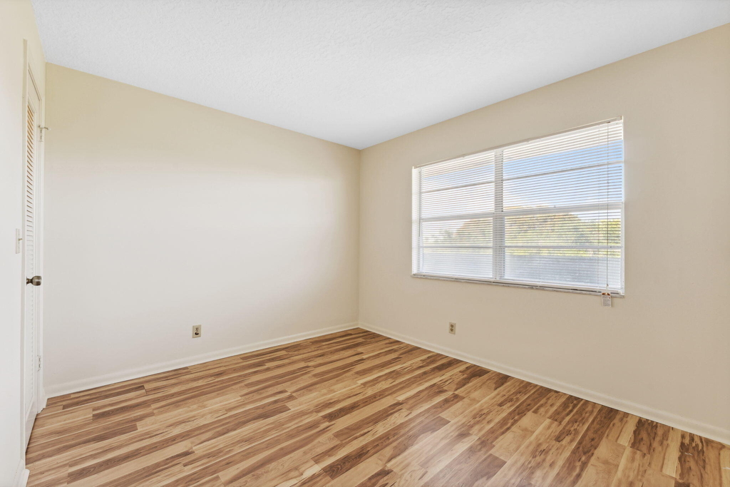 1638 Embassy Drive - Photo 10