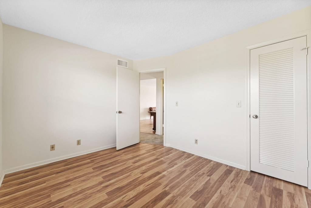 1638 Embassy Drive - Photo 15