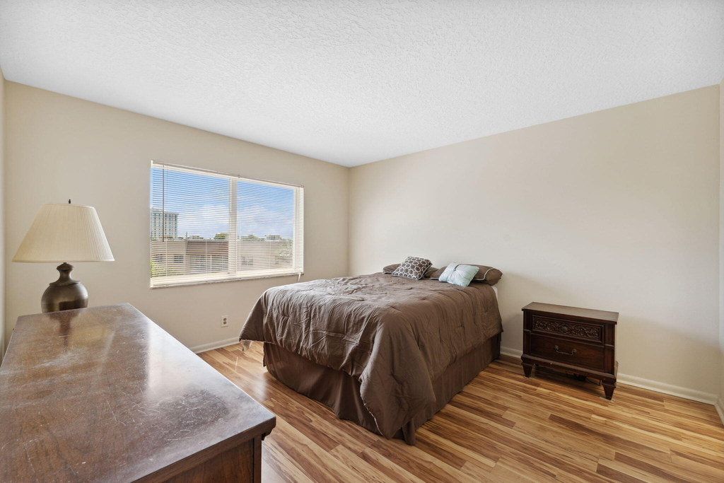 1638 Embassy Drive - Photo 5