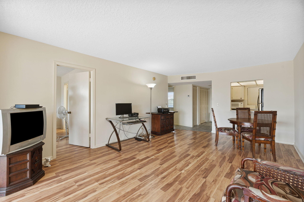 1638 Embassy Drive - Photo 4