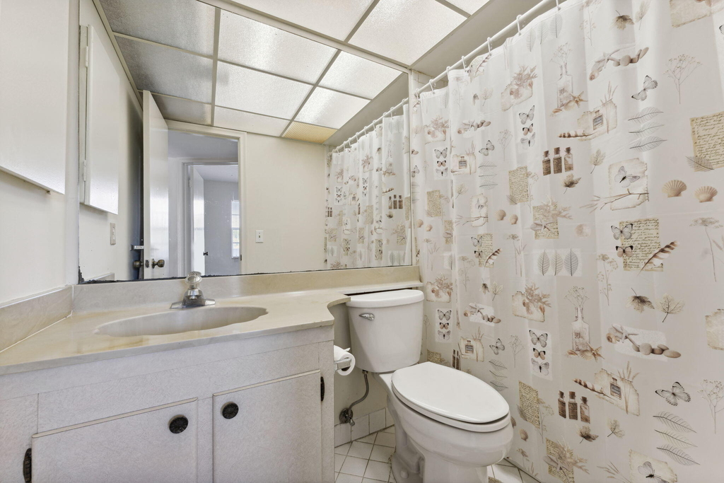 1638 Embassy Drive - Photo 11