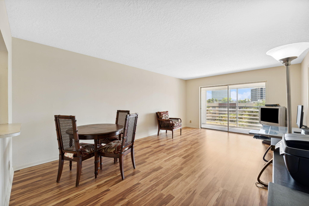 1638 Embassy Drive - Photo 2