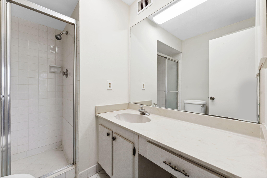 1638 Embassy Drive - Photo 8