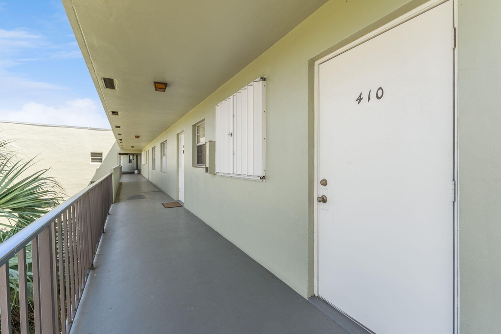 1638 Embassy Drive - Photo 14