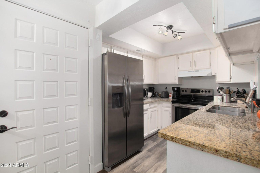 540 N May Street - Photo 4