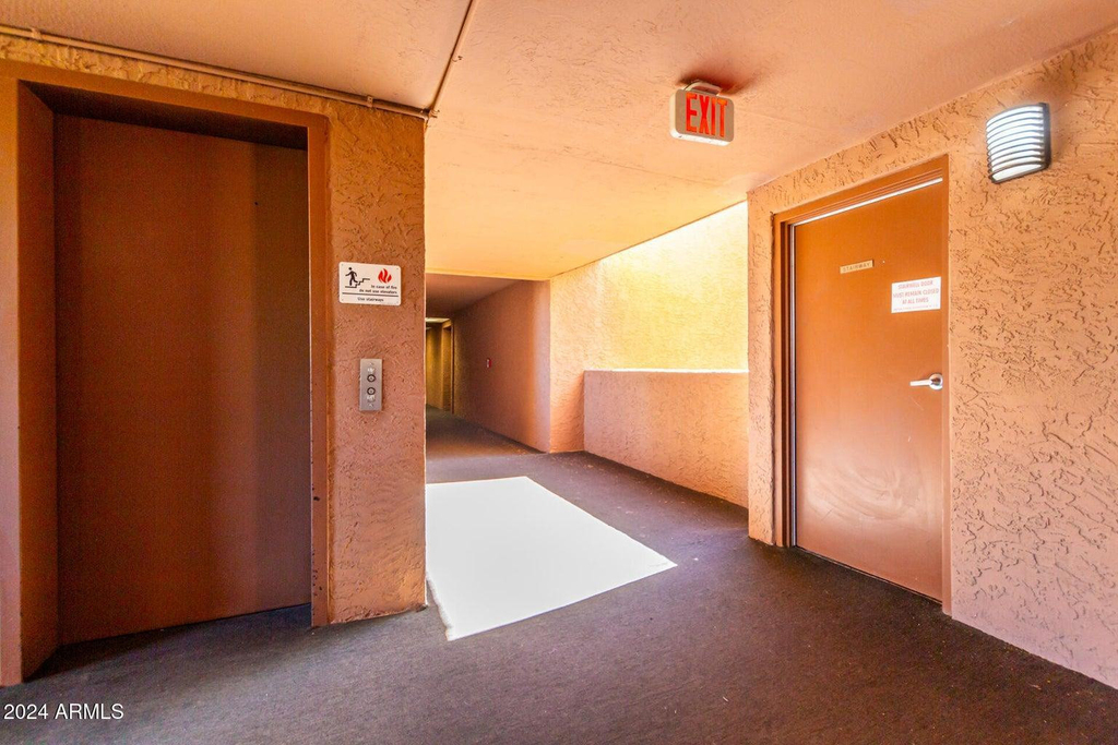 540 N May Street - Photo 23
