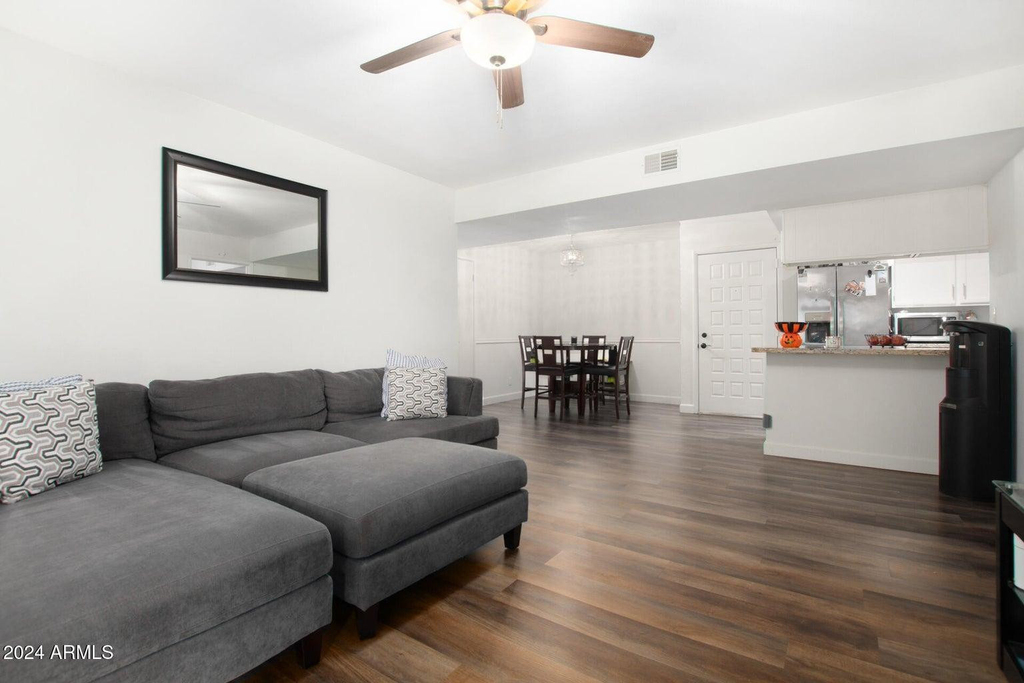 540 N May Street - Photo 0