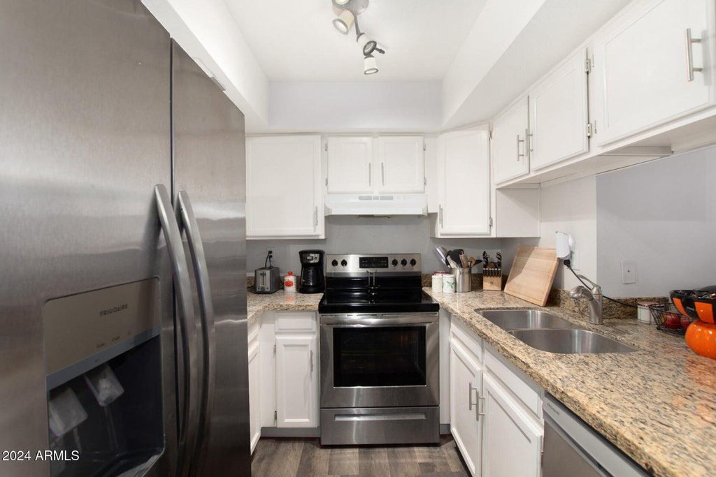 540 N May Street - Photo 6