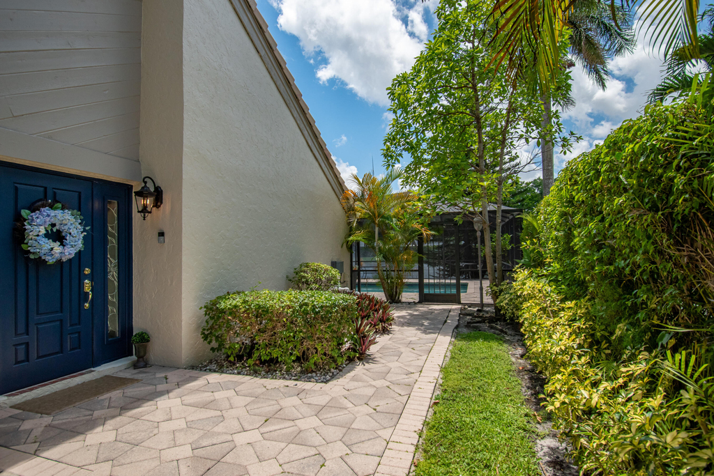 9708 Erica Court - Photo 7