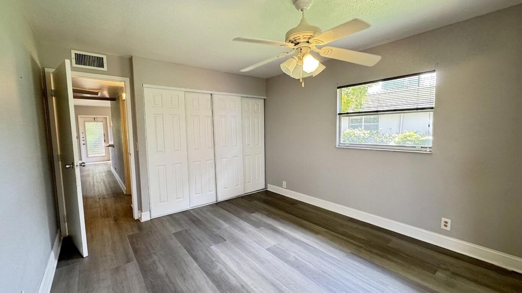 220 Seville J - Photo 10