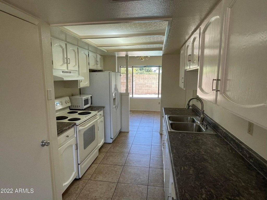 13243 N 47th Place - Photo 5