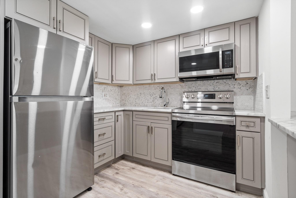 1110 N Riverside Drive - Photo 16