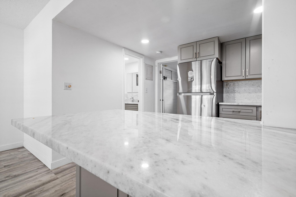 1110 N Riverside Drive - Photo 32