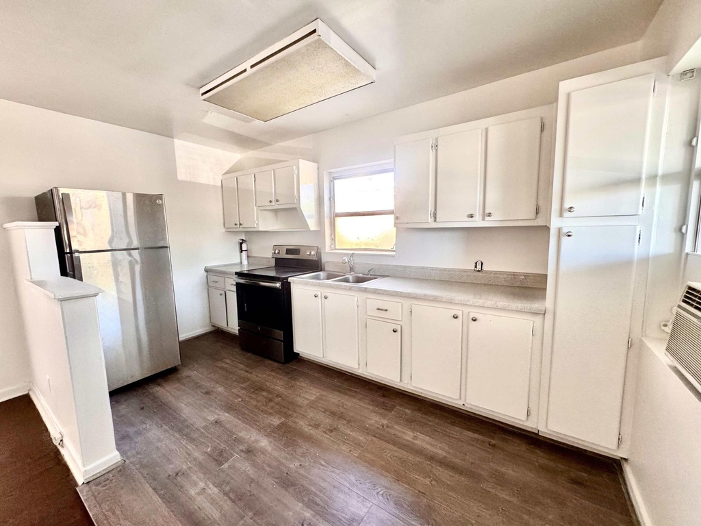 2515 Avenue E - Photo 4