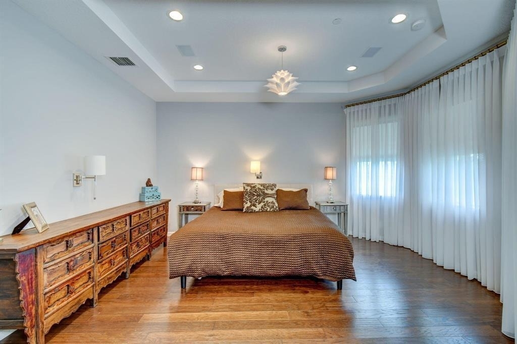 218 Tresana Boulevard - Photo 16